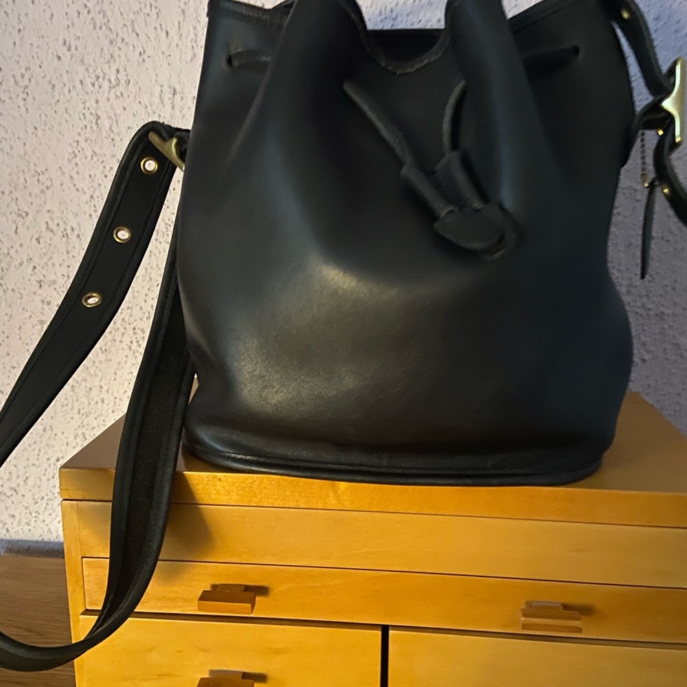 Vintage COACH 90’s L9P-9952 Lulu Legacy Drawstring Bucket Bag (Black)